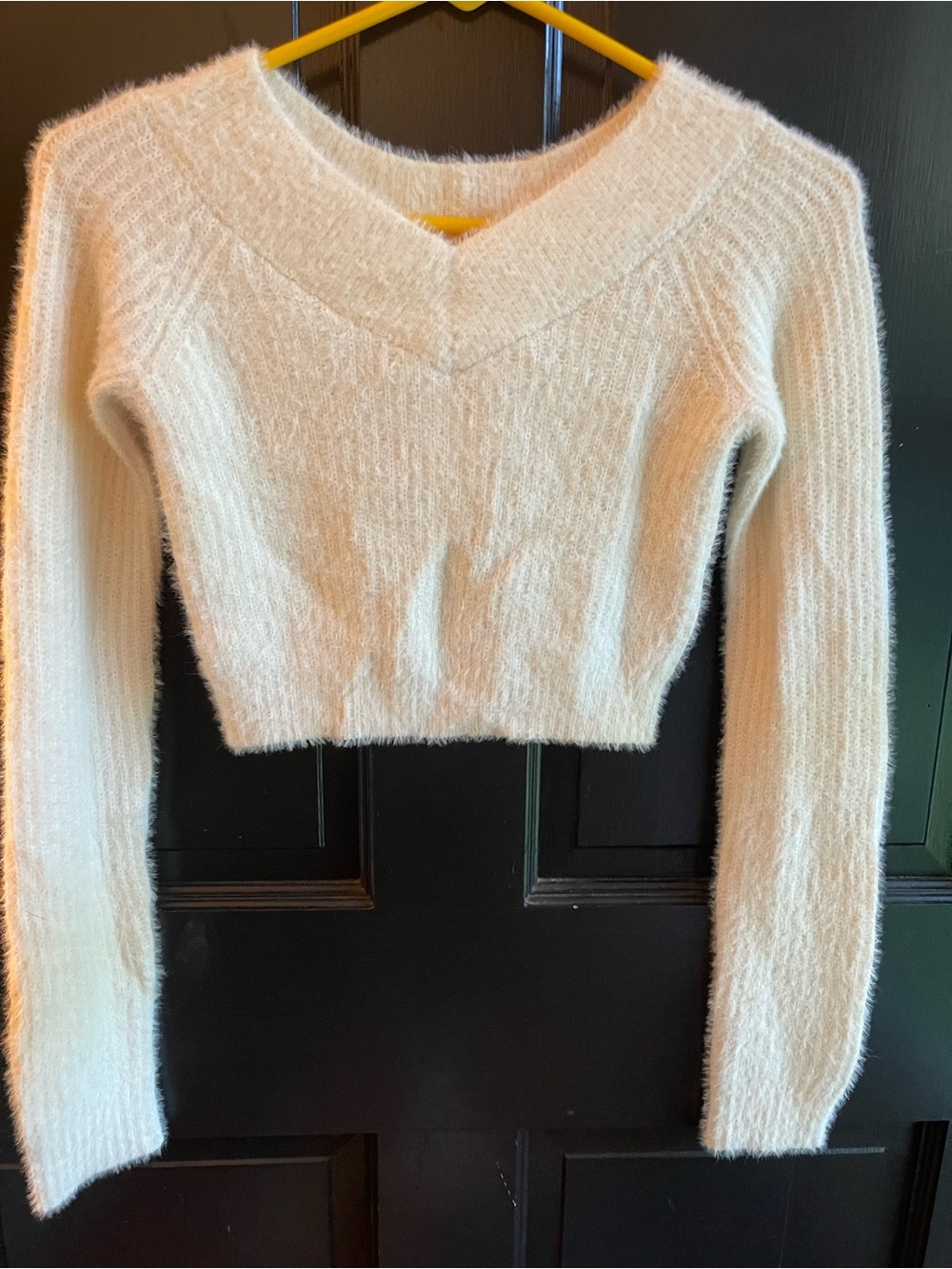 Women's American Eagle Cream Fuzzy V-Neck Cropped Sweater